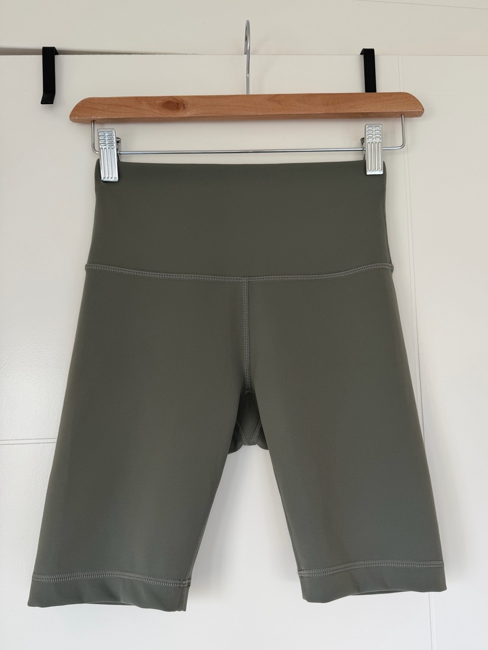 Lululemon Wunder Train High Rise Short 8" Grey Sage - Size 4